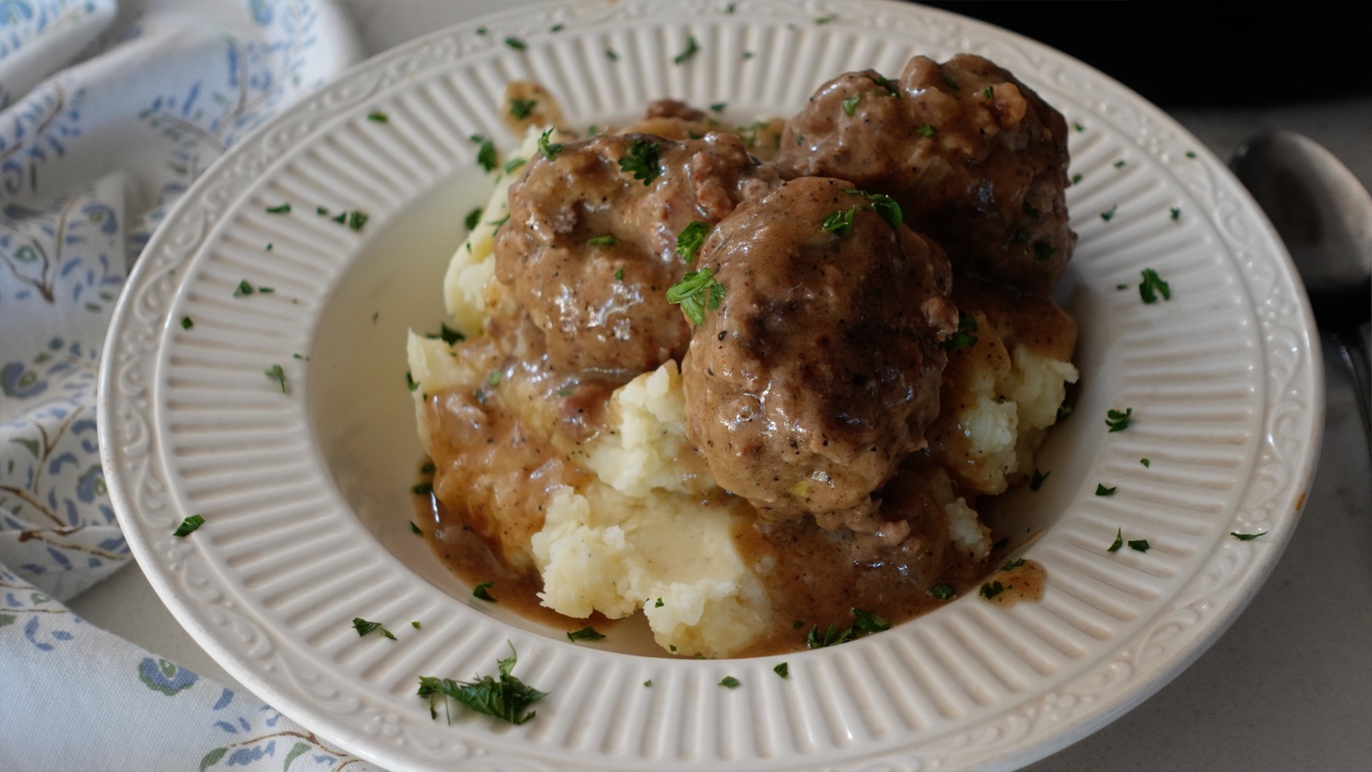 One Pot Mashed Potatoes with Meatballs & Gravy