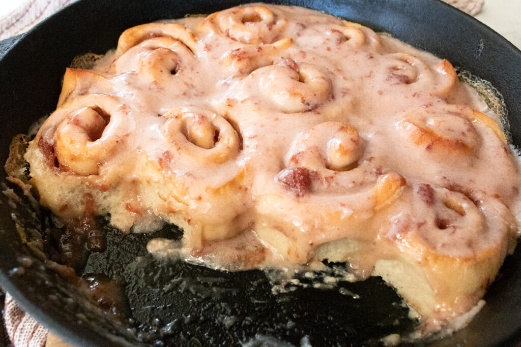 strawberry cinnamon rolls