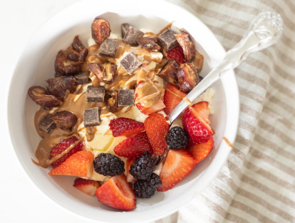 yogurt with dates, berries, and chocolate chips