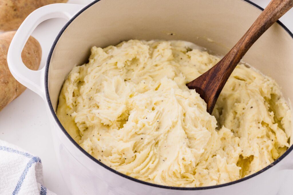 mashed potatoes in a pot